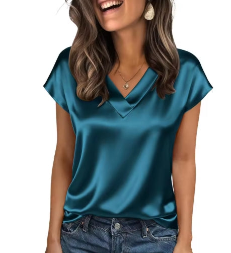 Blusa de Satén Lucia – Cuello en V Elegante y Manga Corta