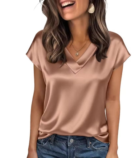Blusa de Satén Lucia – Cuello en V Elegante y Manga Corta